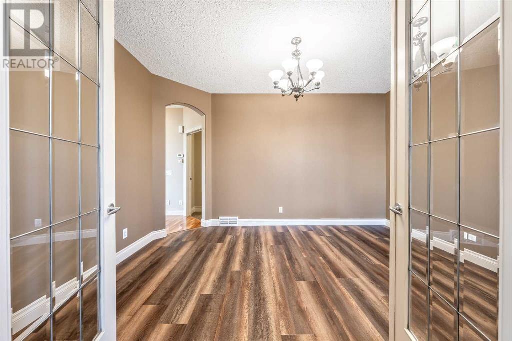 Property at 599 Evergreen Circle SW image 4