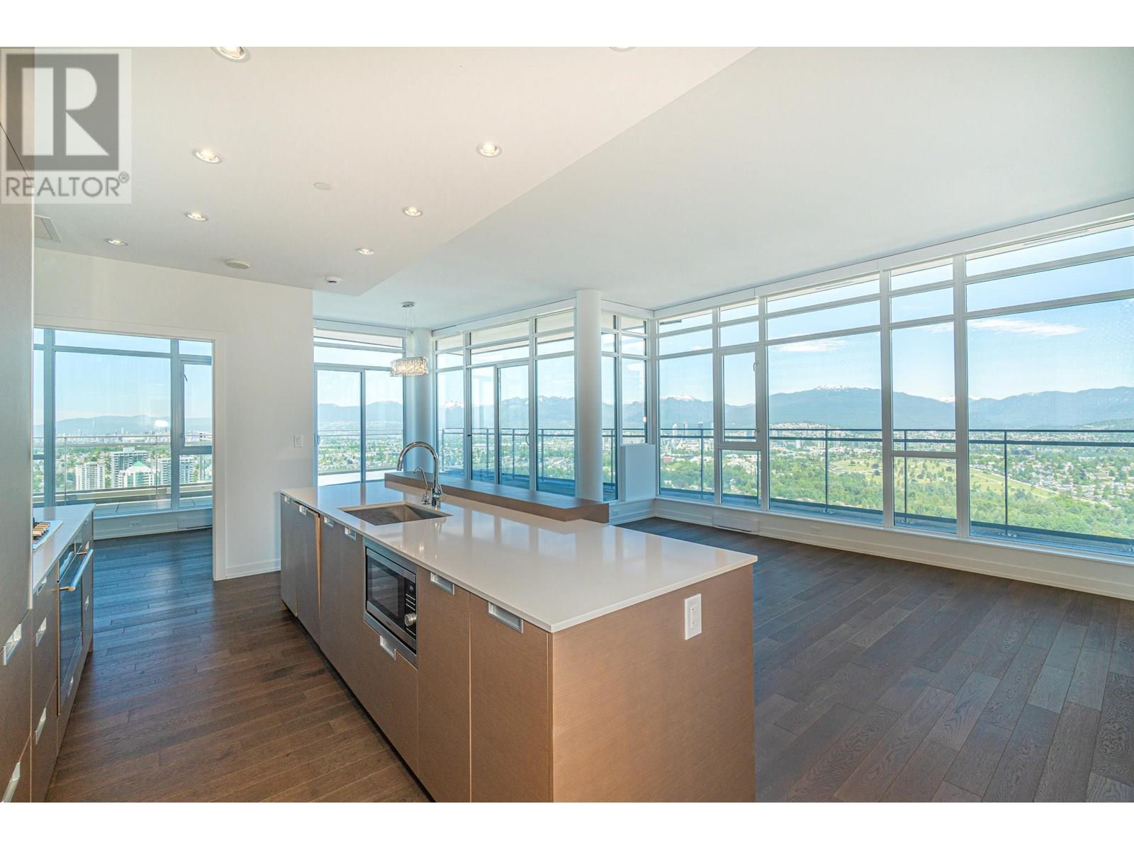 Property at 3802 4688 KINGSWAY image 2