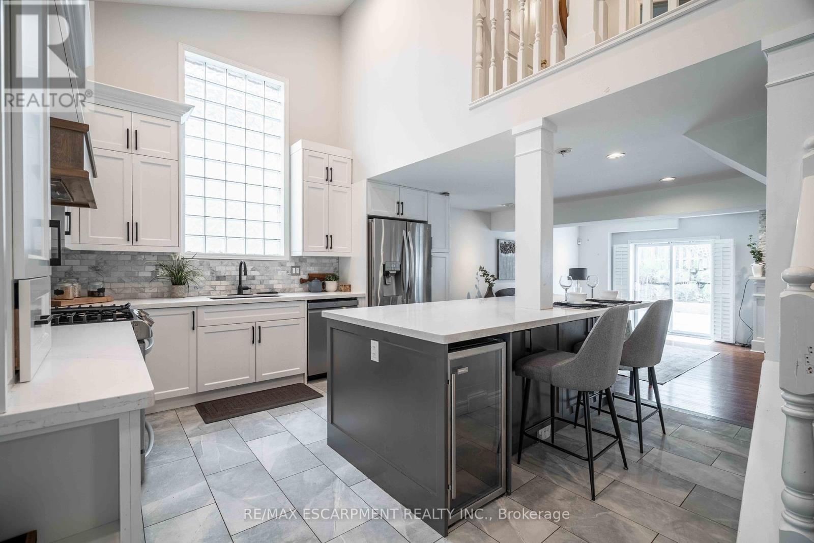 304 Acadia Drive, Hamilton, Ontario  L8W 3L1 - Photo 1 - X12181571