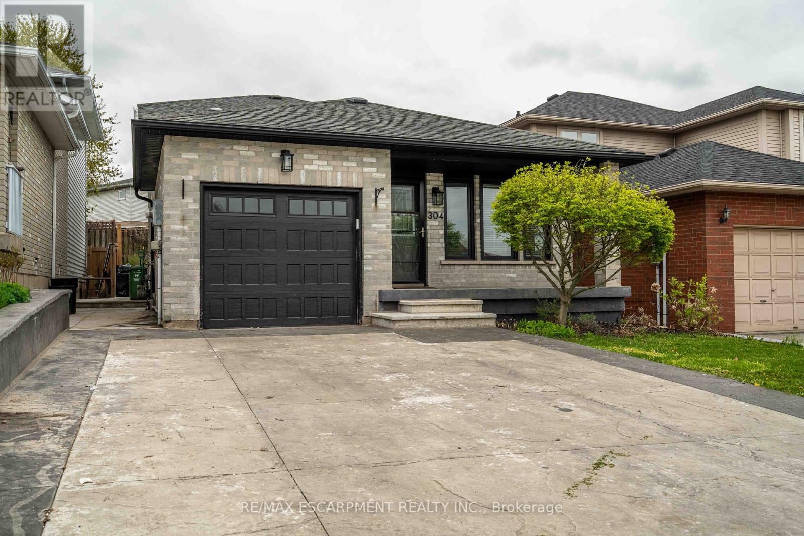 304 Acadia Drive, Hamilton, Ontario  L8W 3L1 - Photo 2 - X12181571