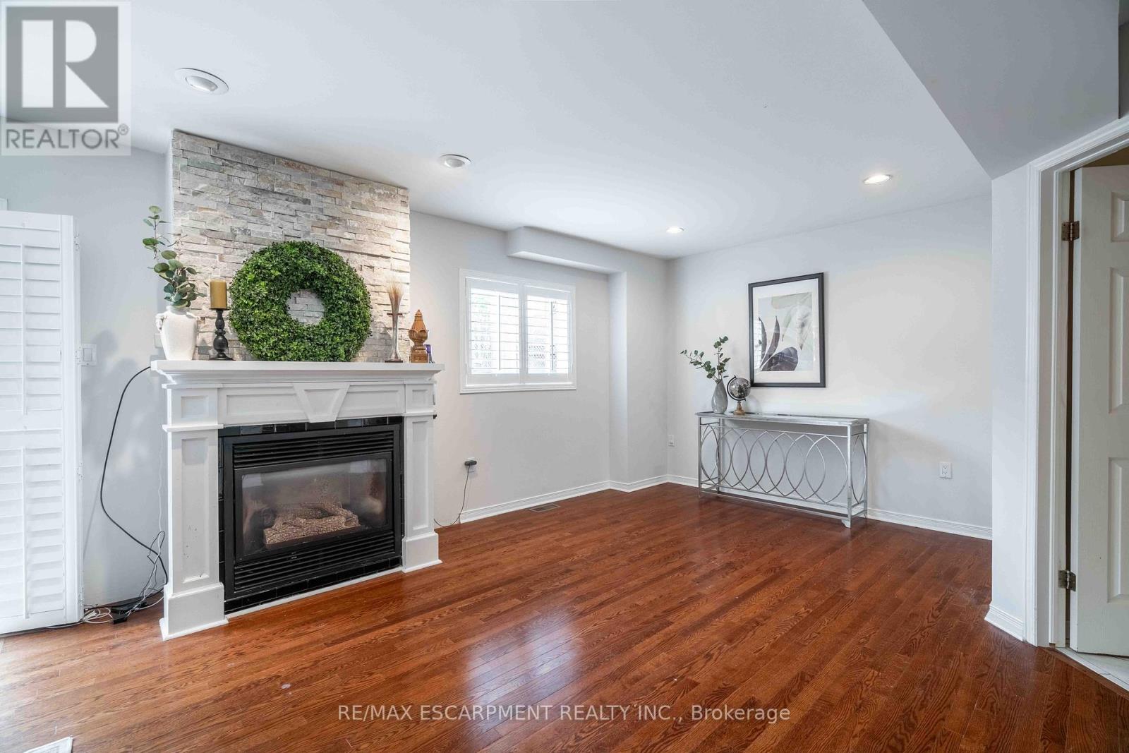 304 Acadia Drive, Hamilton, Ontario  L8W 3L1 - Photo 23 - X12181571