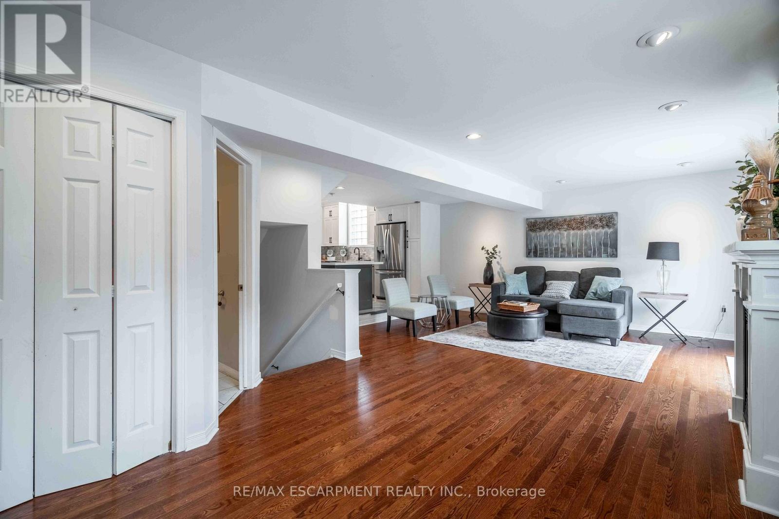 304 Acadia Drive, Hamilton, Ontario  L8W 3L1 - Photo 24 - X12181571