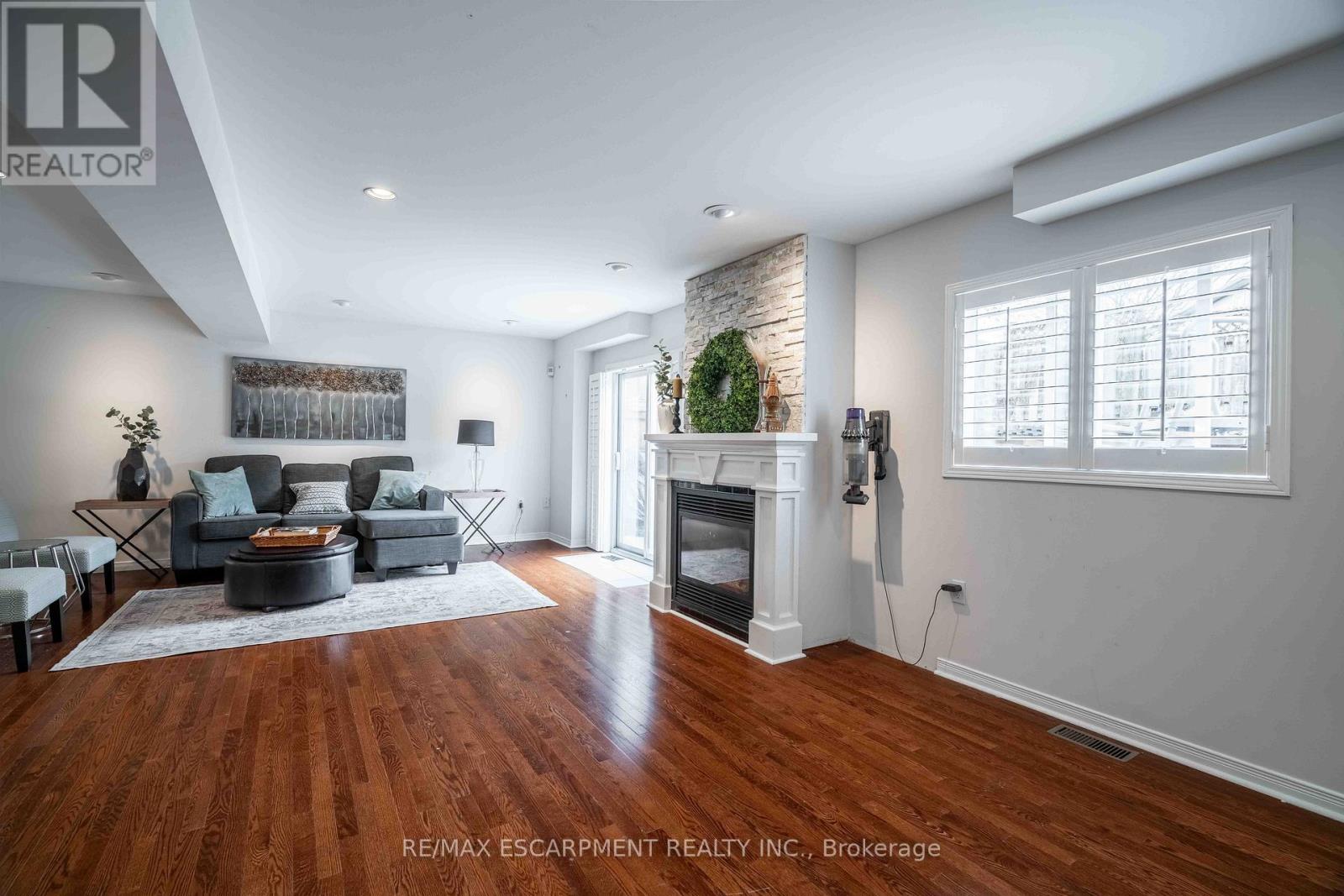 304 Acadia Drive, Hamilton (Butler), Ontario  L8W 3L1 - Photo 25 - X12181571