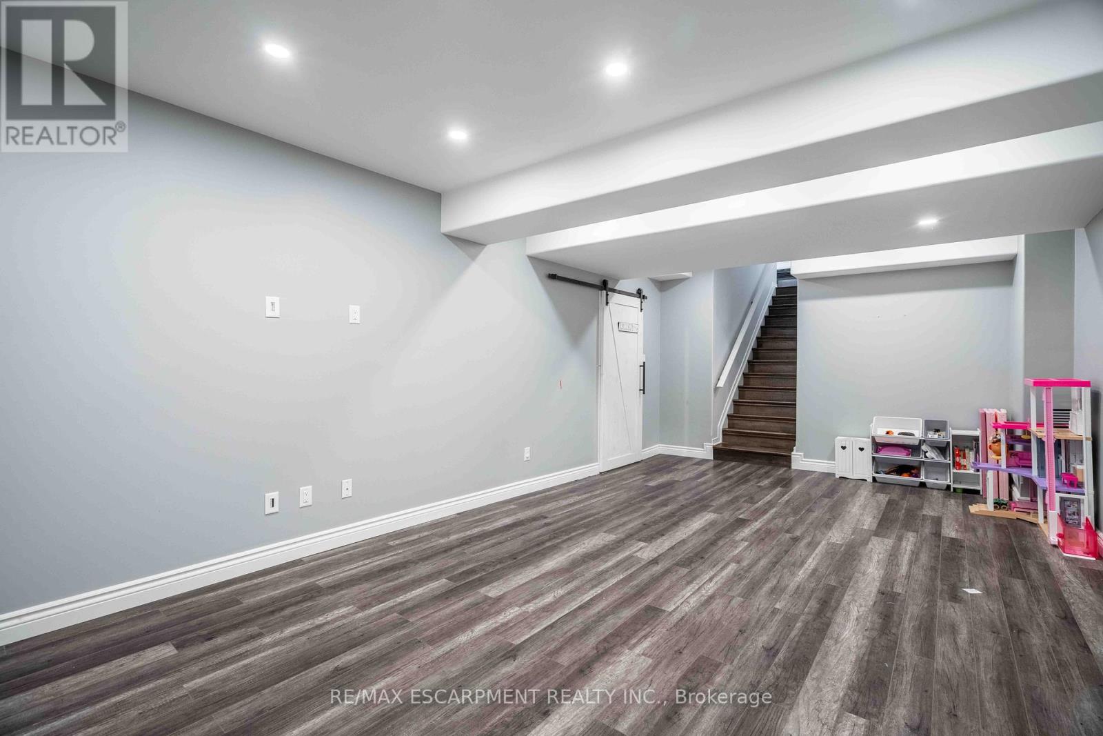 304 Acadia Drive, Hamilton, Ontario  L8W 3L1 - Photo 36 - X12181571