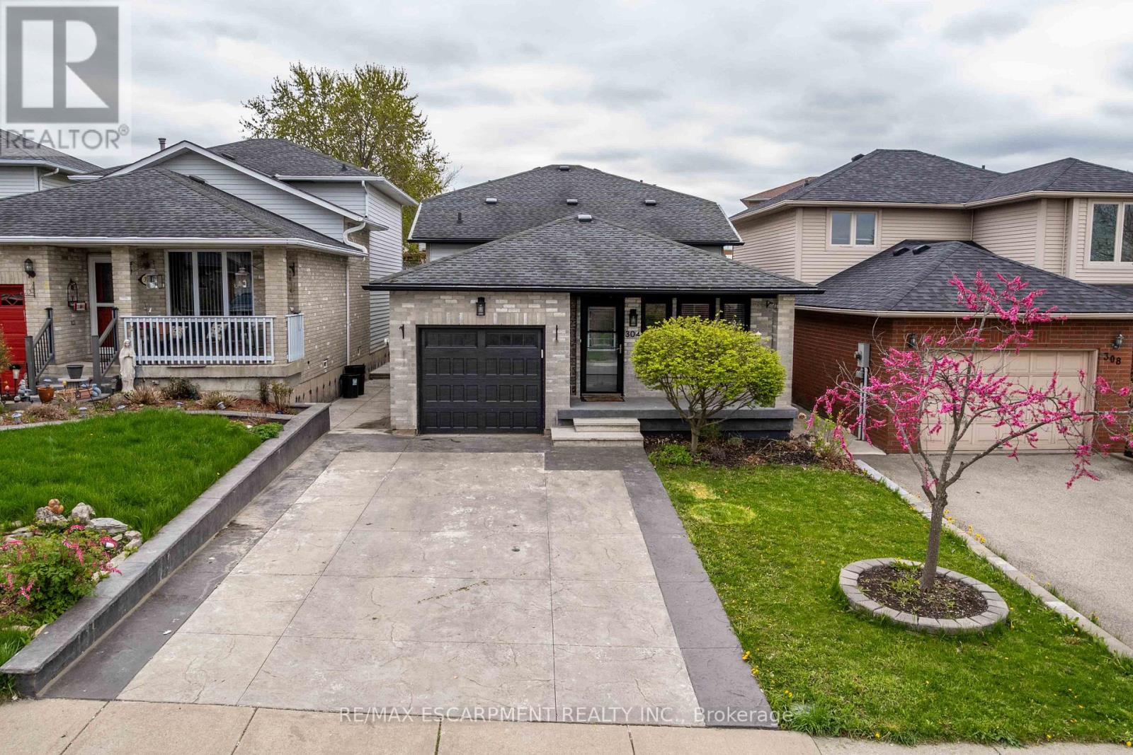 304 Acadia Drive, Hamilton, Ontario  L8W 3L1 - Photo 4 - X12181571