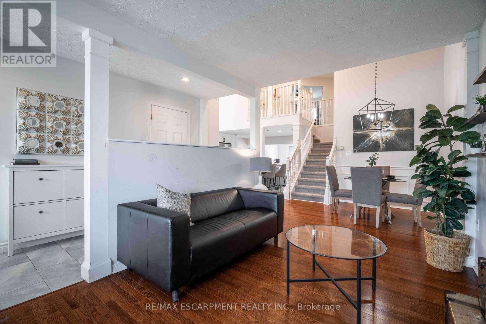 304 Acadia Drive, Hamilton, Ontario  L8W 3L1 - Photo 6 - X12181571
