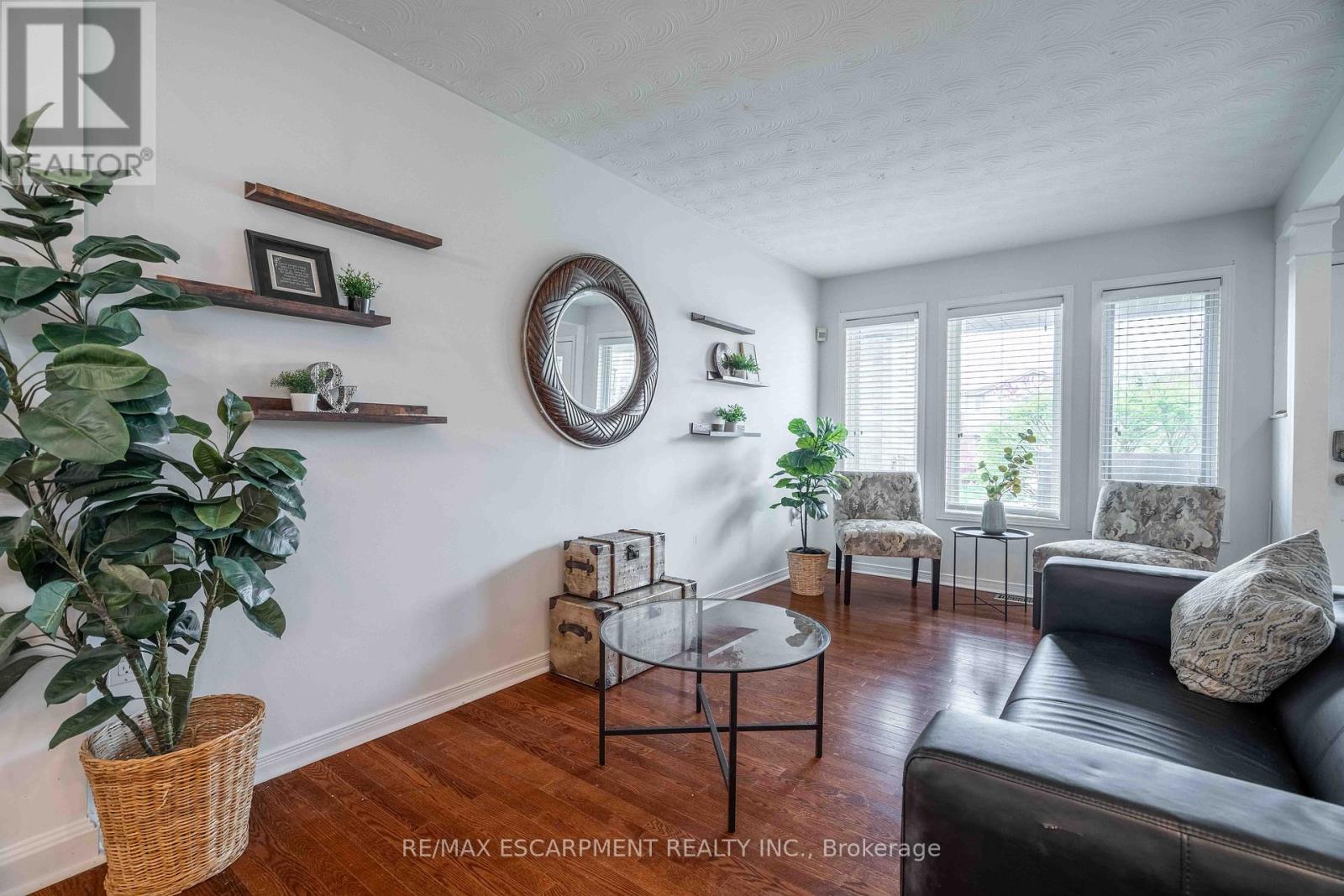 304 Acadia Drive, Hamilton, Ontario  L8W 3L1 - Photo 8 - X12181571