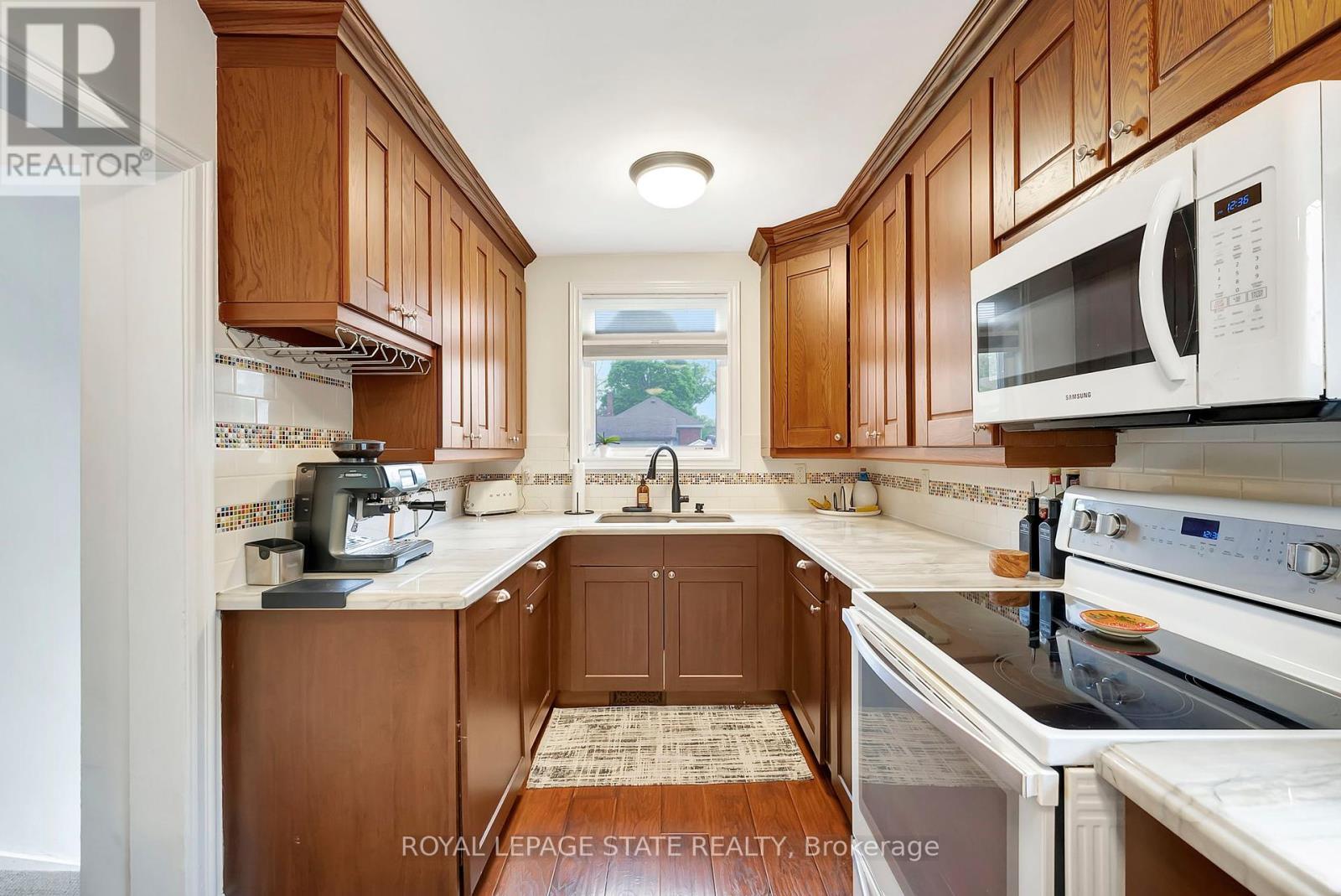 57 West 4th Street, Hamilton, Ontario  L9C 3M5 - Photo 8 - X12181590