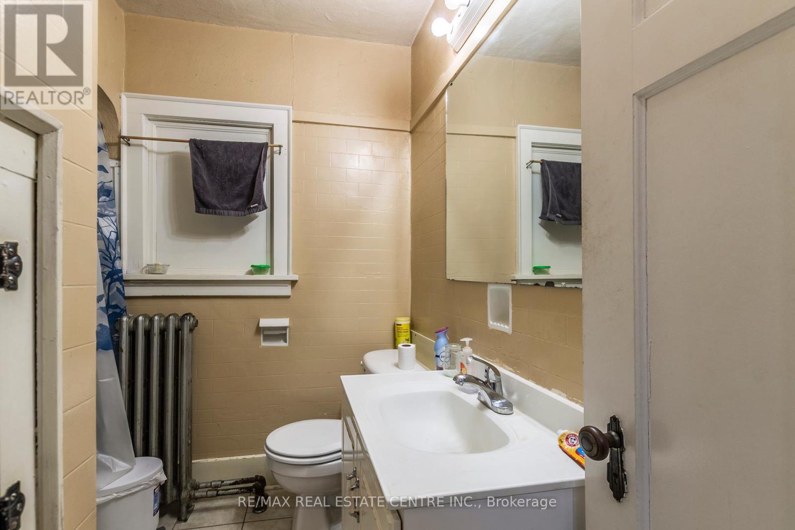 178 Erb Street W, Waterloo, Ontario  N2L 1V3 - Photo 10 - X12181610