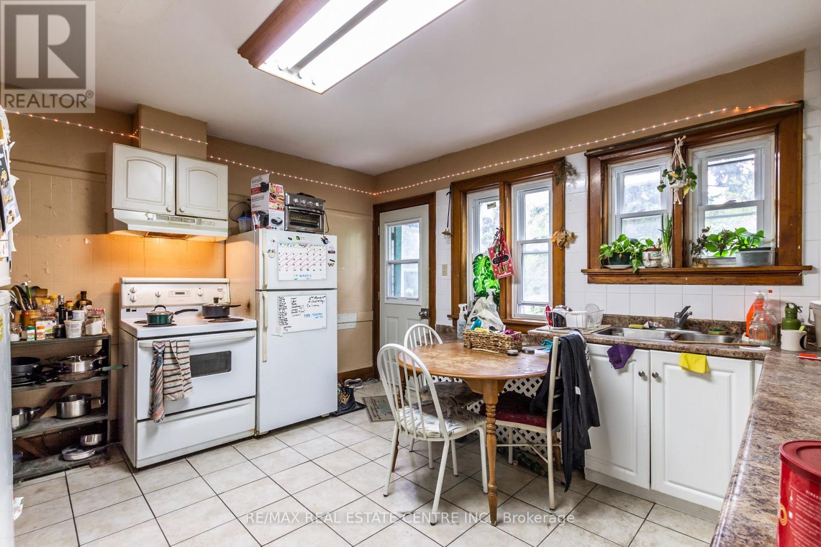 178 Erb Street W, Waterloo, Ontario  N2L 1V3 - Photo 5 - X12181610