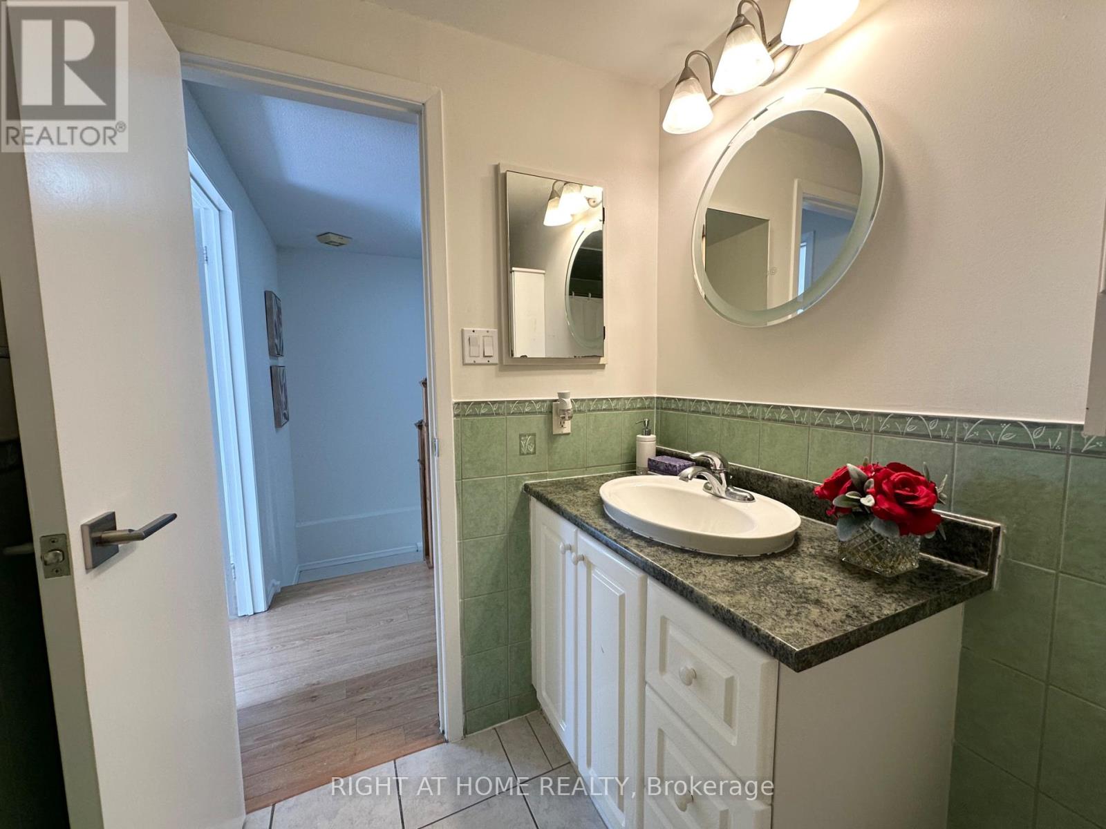 63 Spyglass Hill Road, Vaughan, Ontario  L4K 2K6 - Photo 15 - N12085325