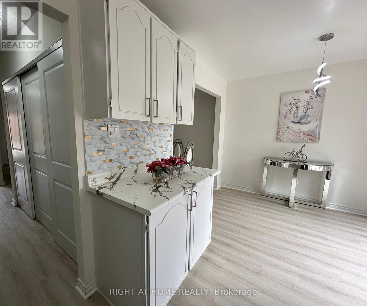 63 Spyglass Hill Road, Vaughan, Ontario  L4K 2K6 - Photo 6 - N12085325