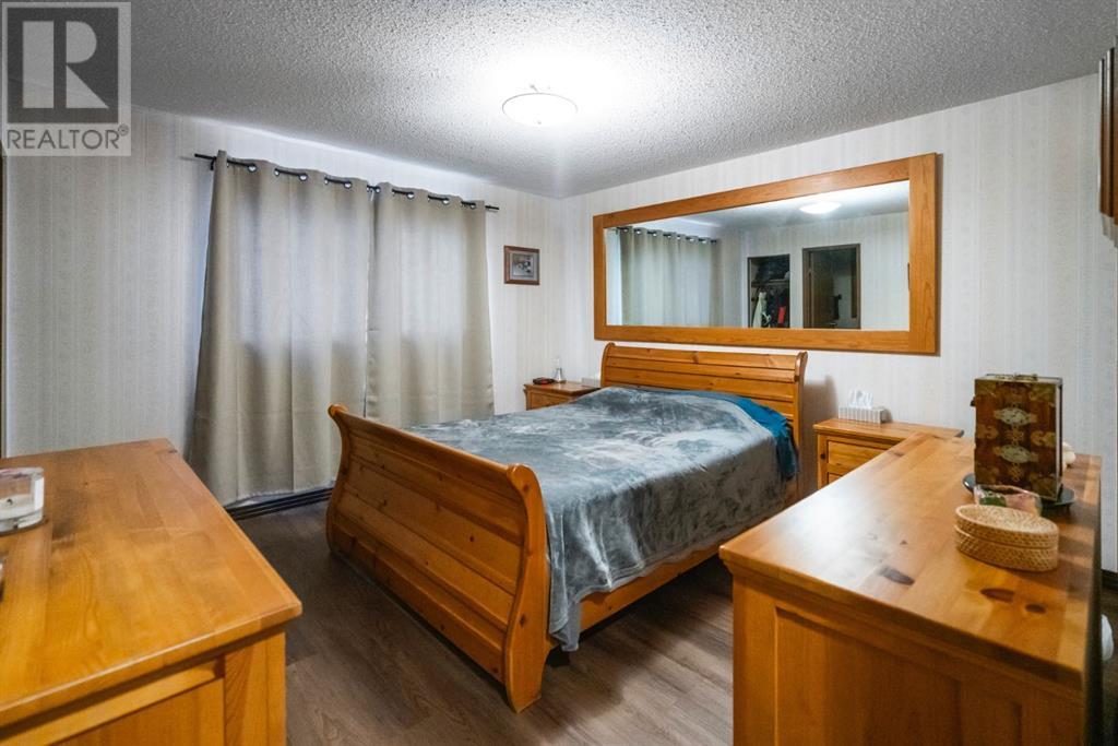 3908 59 Streetclose, Camrose, Alberta  T4V 3H1 - Photo 13 - A2223458