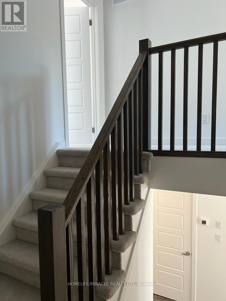 23 Pony Way, Kitchener, Ontario  N2R 1R2 - Photo 2 - X12176969