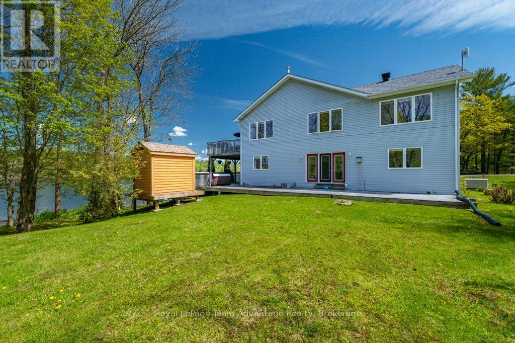 56 Granite Road N, The Archipelago, Ontario  P0G 1K0 - Photo 3 - X12014787