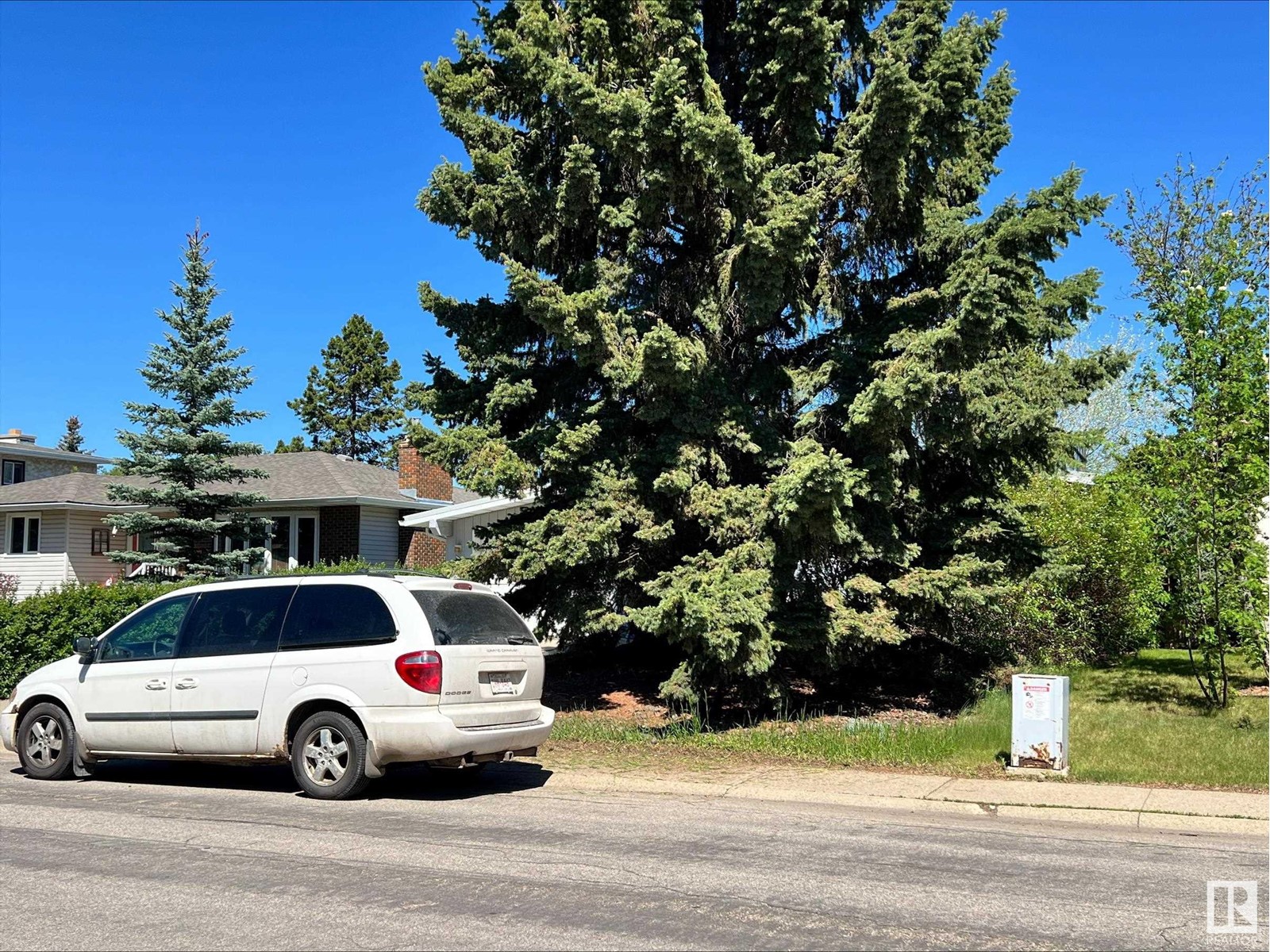 Property at 11604 35 AV NW image 2
