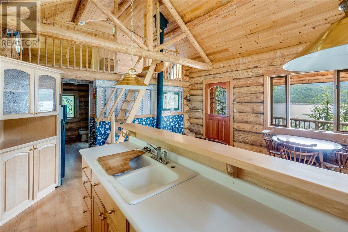 7650 Broadwater Road, Deer Park, BC V1N4V8