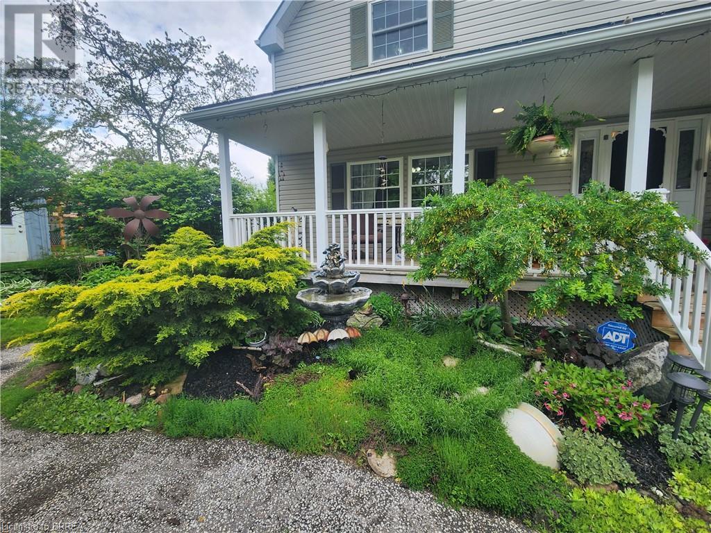 388 Mckellar Street, Strathroy, Ontario  N7G 2Y5 - Photo 3 - 40720846