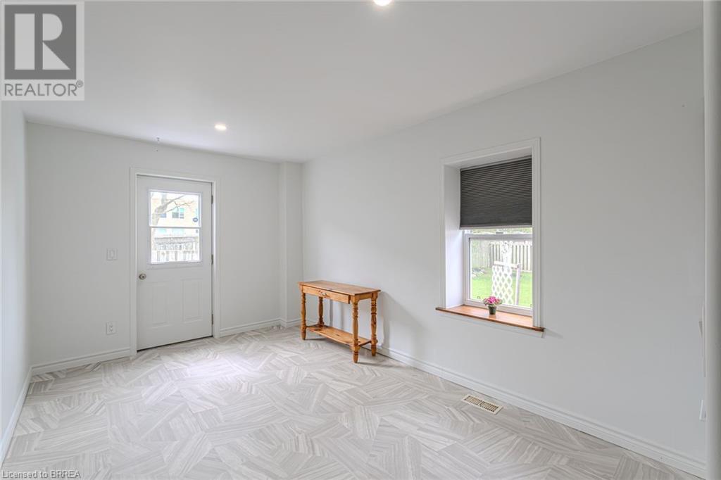 Photo 13 of 50 for 388 Mckellar Street