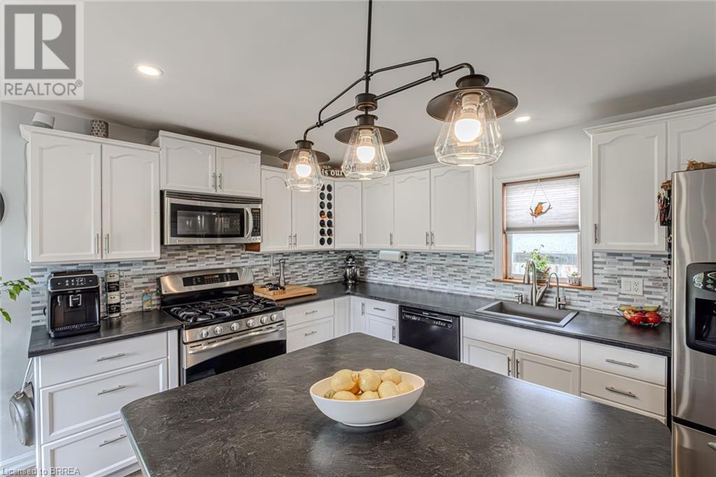 Photo 19 of 50 for 388 Mckellar Street