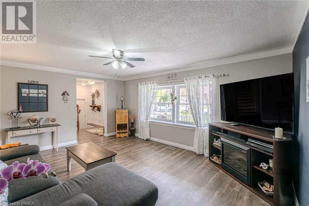 Photo 9 of 50 for 388 Mckellar Street