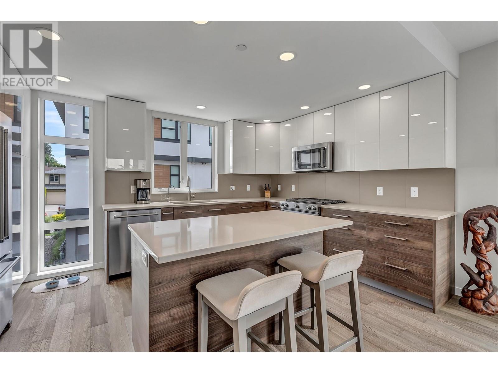 Property at 1515 Highland Drive N Unit# 34 image 4