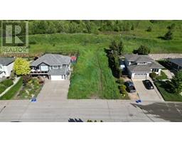 2000 Mountain View Avenue, lumby, British Columbia