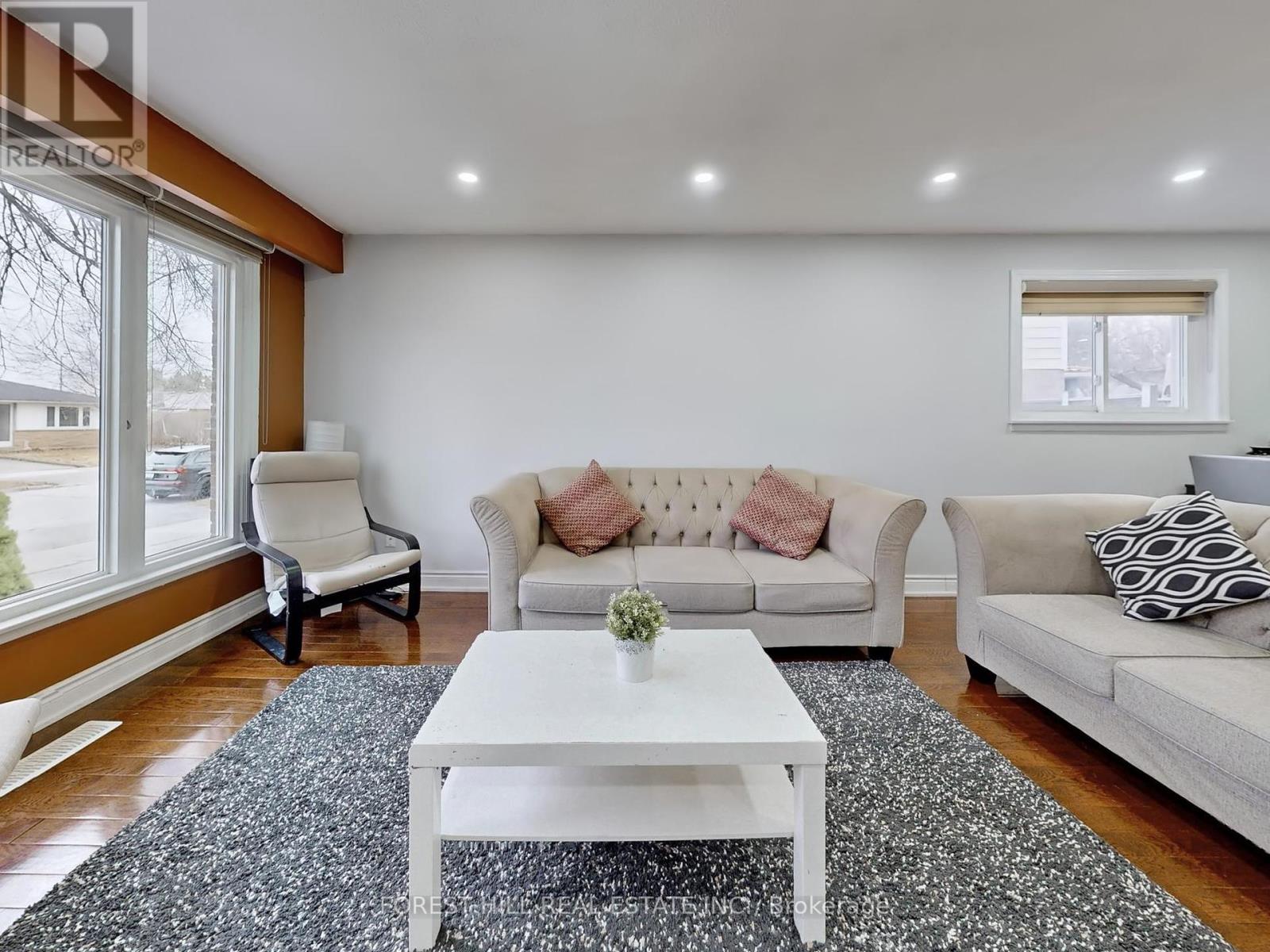 44 Herkley Drive N, Brampton, Ontario  L6V 2E8 - Photo 7 - W12153628