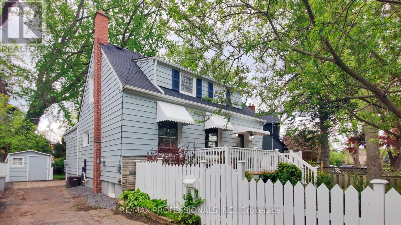 72 Arcadian Circle, Toronto, Ontario  M8W 2Y9 - Photo 4 - W12175154