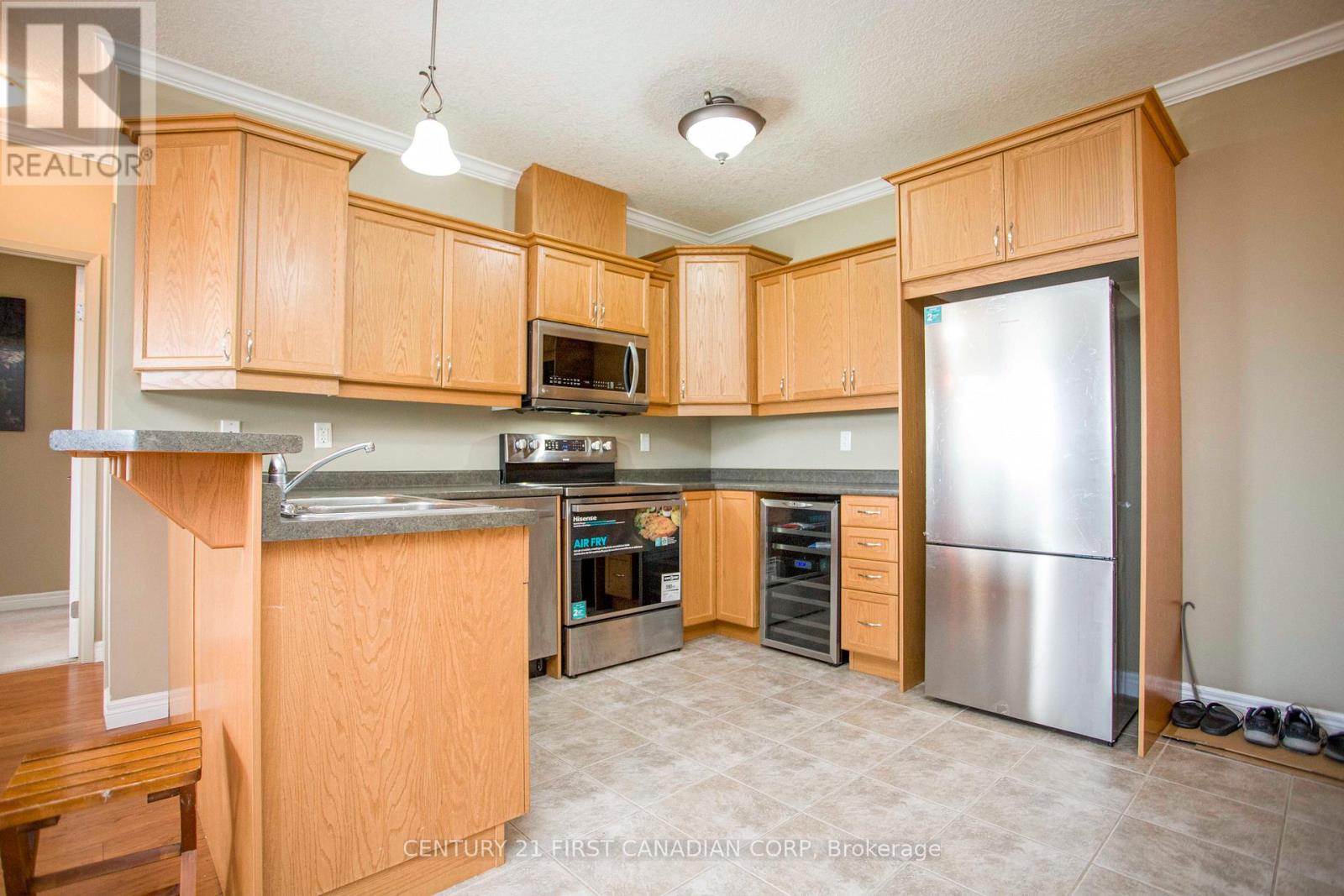 Photo 11 of 31 for 505 - 435 Colborne Street
