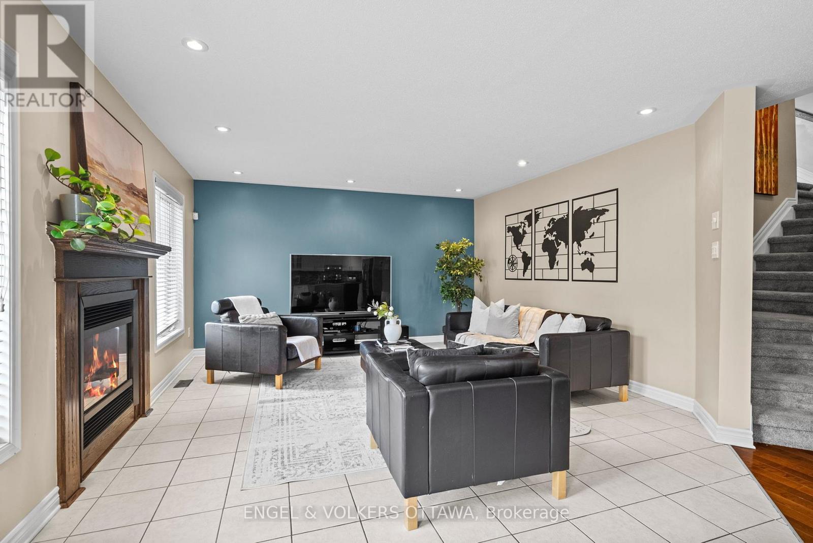 15 Haslemere Avenue, Ottawa, Ontario  K2W 1E3 - Photo 12 - X12181848