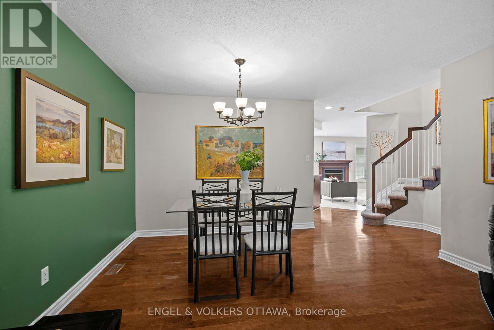 15 Haslemere Avenue, Ottawa, Ontario  K2W 1E3 - Photo 6 - X12181848
