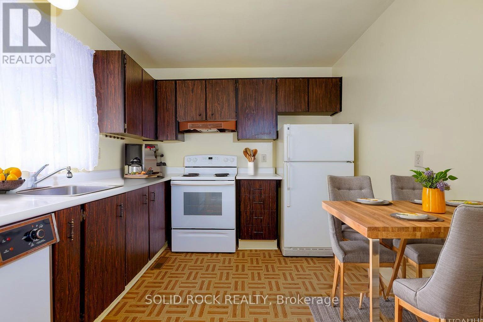 3 - 52c Foxfield Drive, Ottawa, Ontario  K2J 1P7 - Photo 3 - X12181849