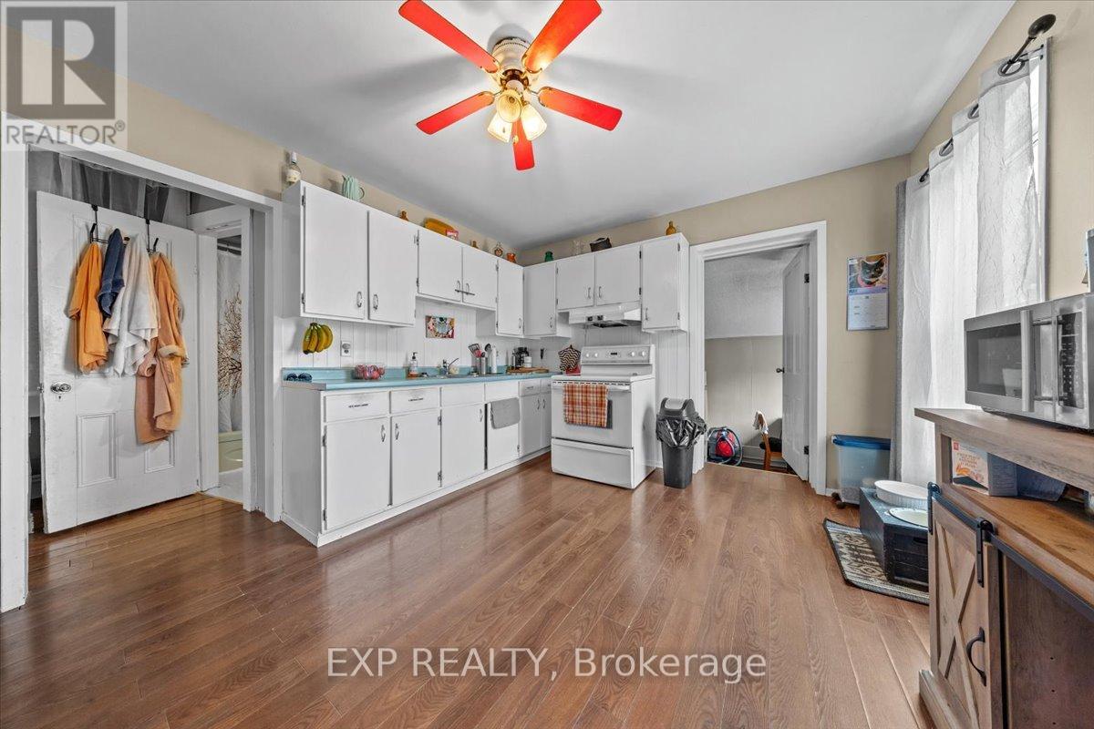 60 Pearl Street E, Brockville, Ontario  K6V 1P7 - Photo 2 - X12181871