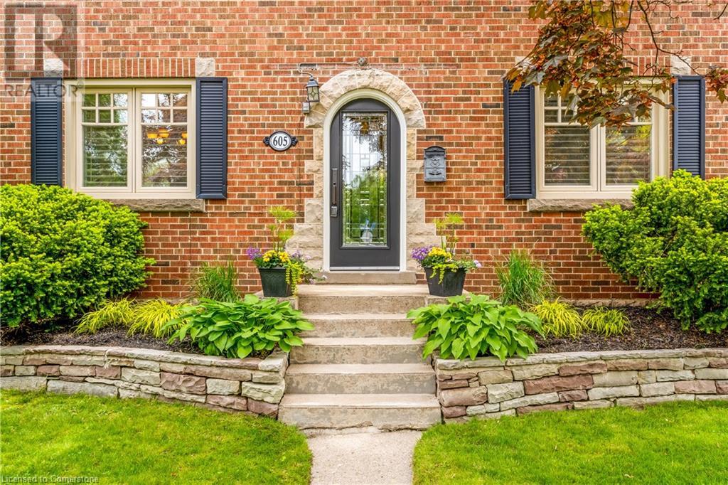605 Emerald Street, Burlington, Ontario  L7R 2P3 - Photo 3 - 40733390