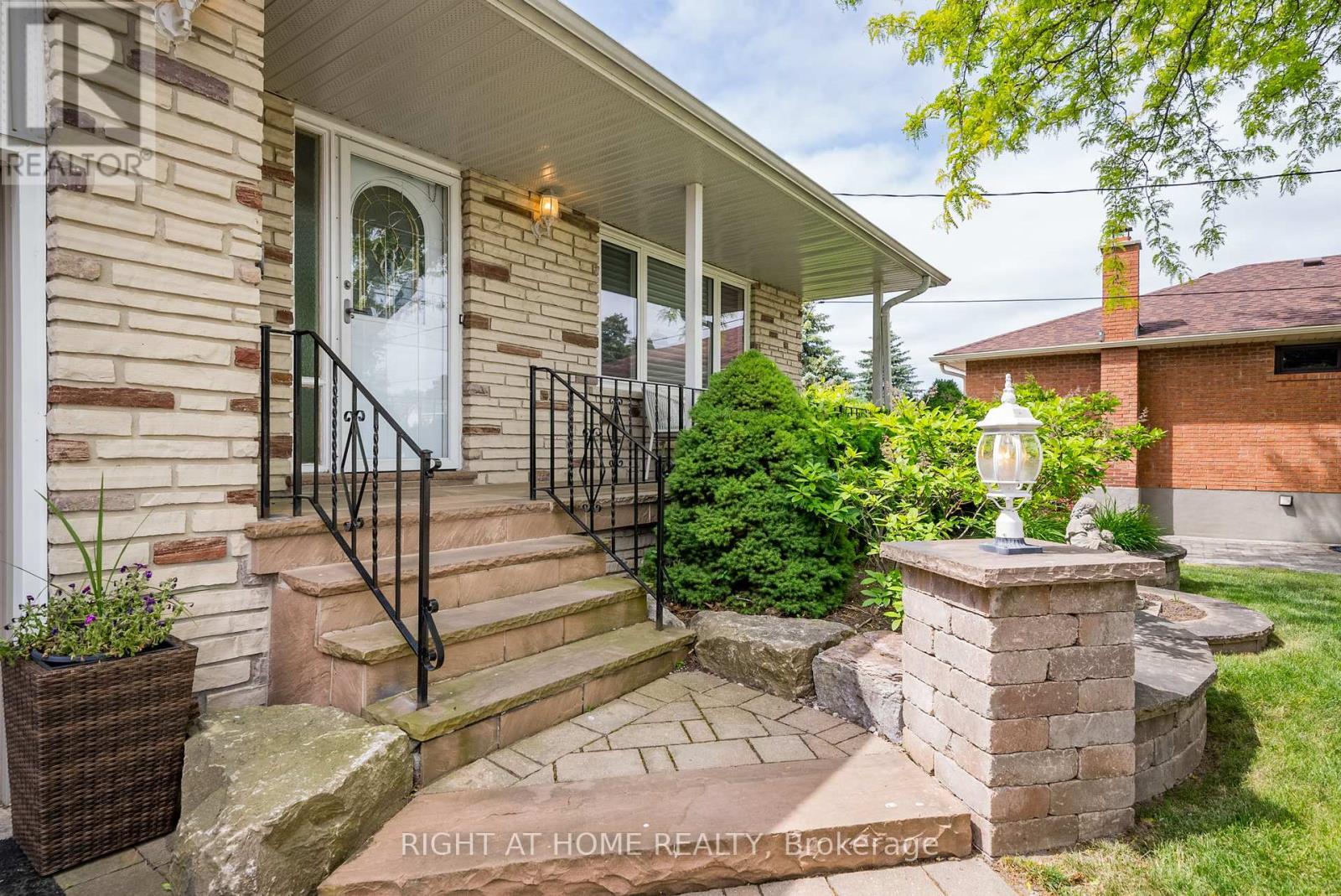 109 Crawforth Street, Whitby, Ontario  L1N 3S4 - Photo 3 - E12181711