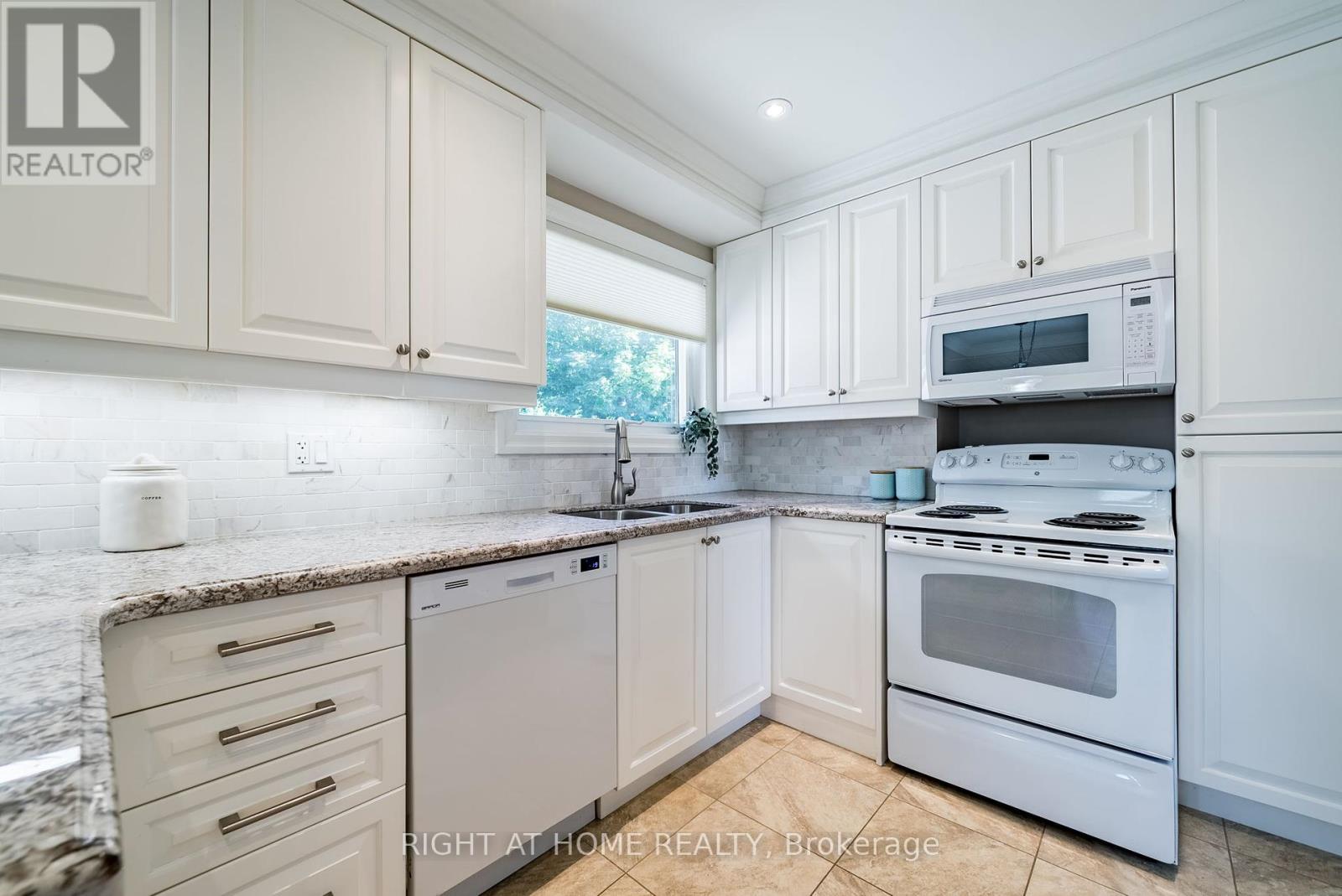109 Crawforth Street, Whitby (Blue Grass Meadows), Ontario  L1N 3S4 - Photo 6 - E12181711