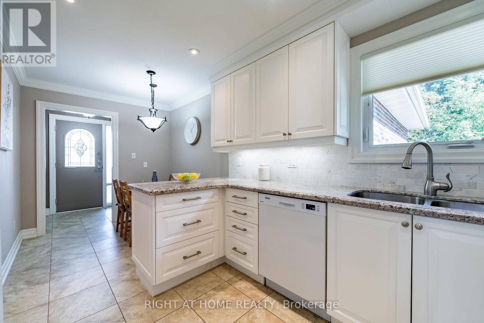 109 Crawforth Street, Whitby, Ontario  L1N 3S4 - Photo 7 - E12181711