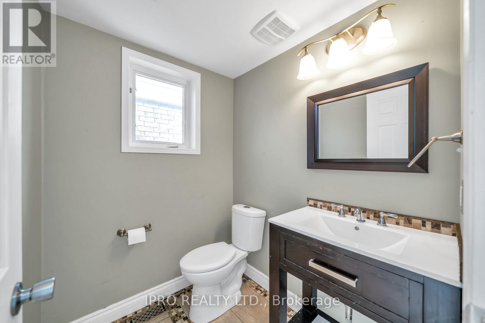 5 Fenton Street, Ajax (Northeast Ajax), Ontario  L1Z 1Y4 - Photo 10 - E12181754