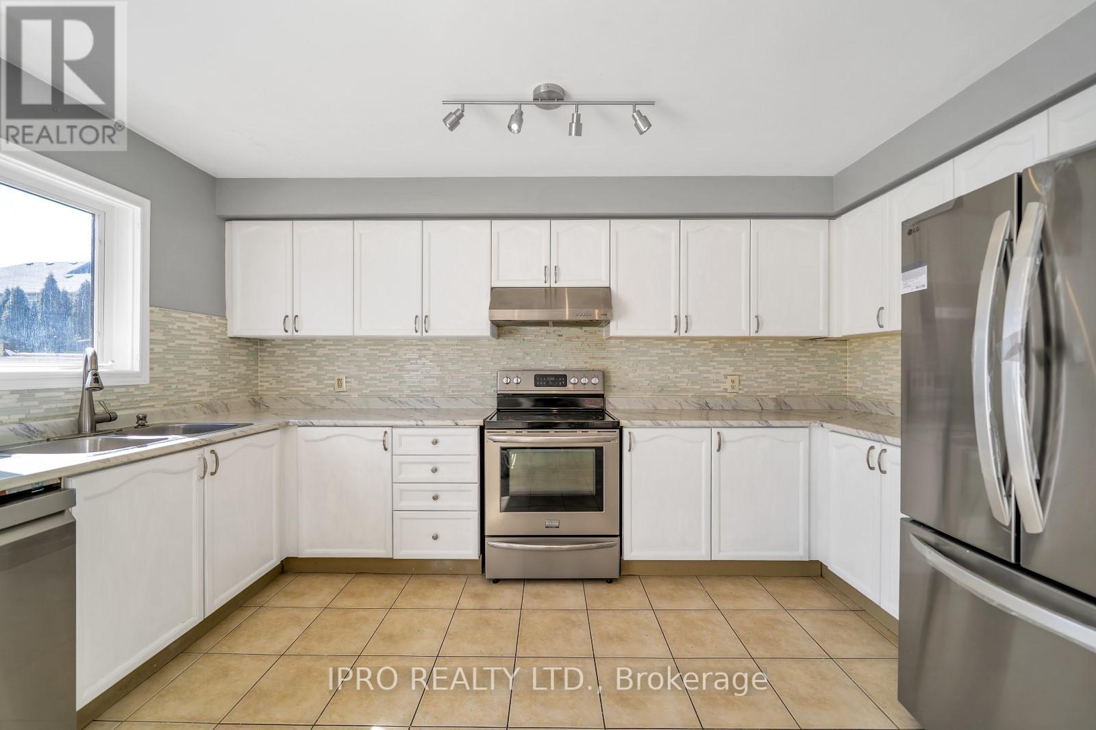 5 Fenton Street, Ajax (Northeast Ajax), Ontario  L1Z 1Y4 - Photo 13 - E12181754