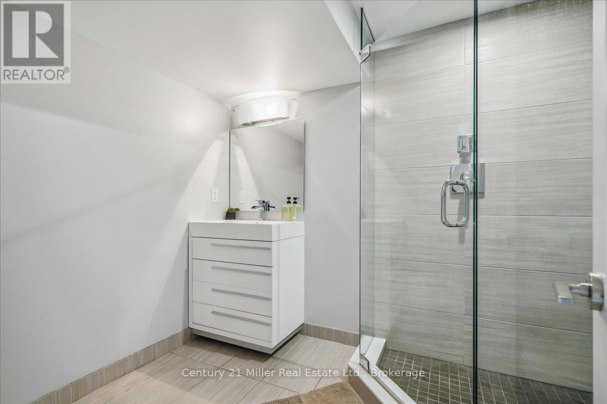 1129 Shaw Street, Oakville, Ontario  L6L 2S1 - Photo 32 - W12181845