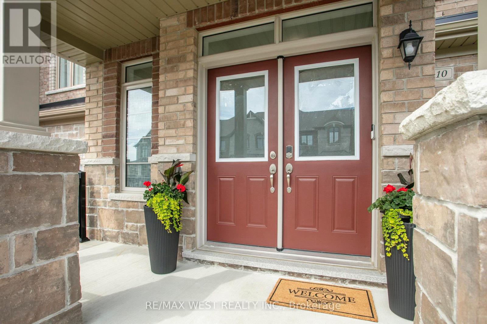 10 Viola Street, East Gwillimbury, Ontario  L9N 0T6 - Photo 3 - N12181735