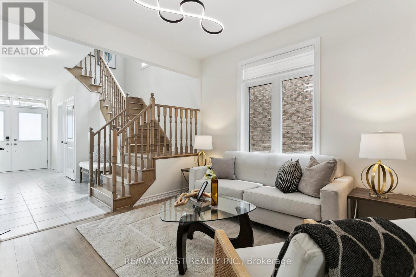 10 Viola Street, East Gwillimbury, Ontario  L9N 0T6 - Photo 6 - N12181735