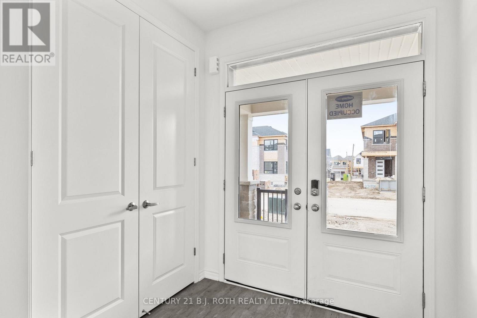 61 Suzuki Street, Barrie, Ontario  L9Y 0Y7 - Photo 2 - S12181696