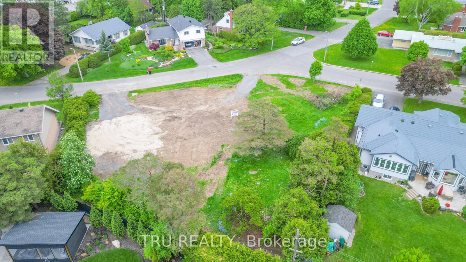 854 Mountainview Avenue, Ottawa, Ontario  K2B 5G2 - Photo 13 - X12181435