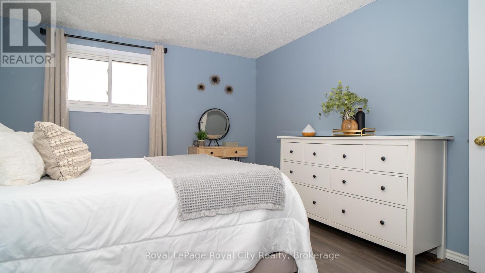300 Strathallan Street, Centre Wellington, Ontario  N1M 3L5 - Photo 13 - X12181804