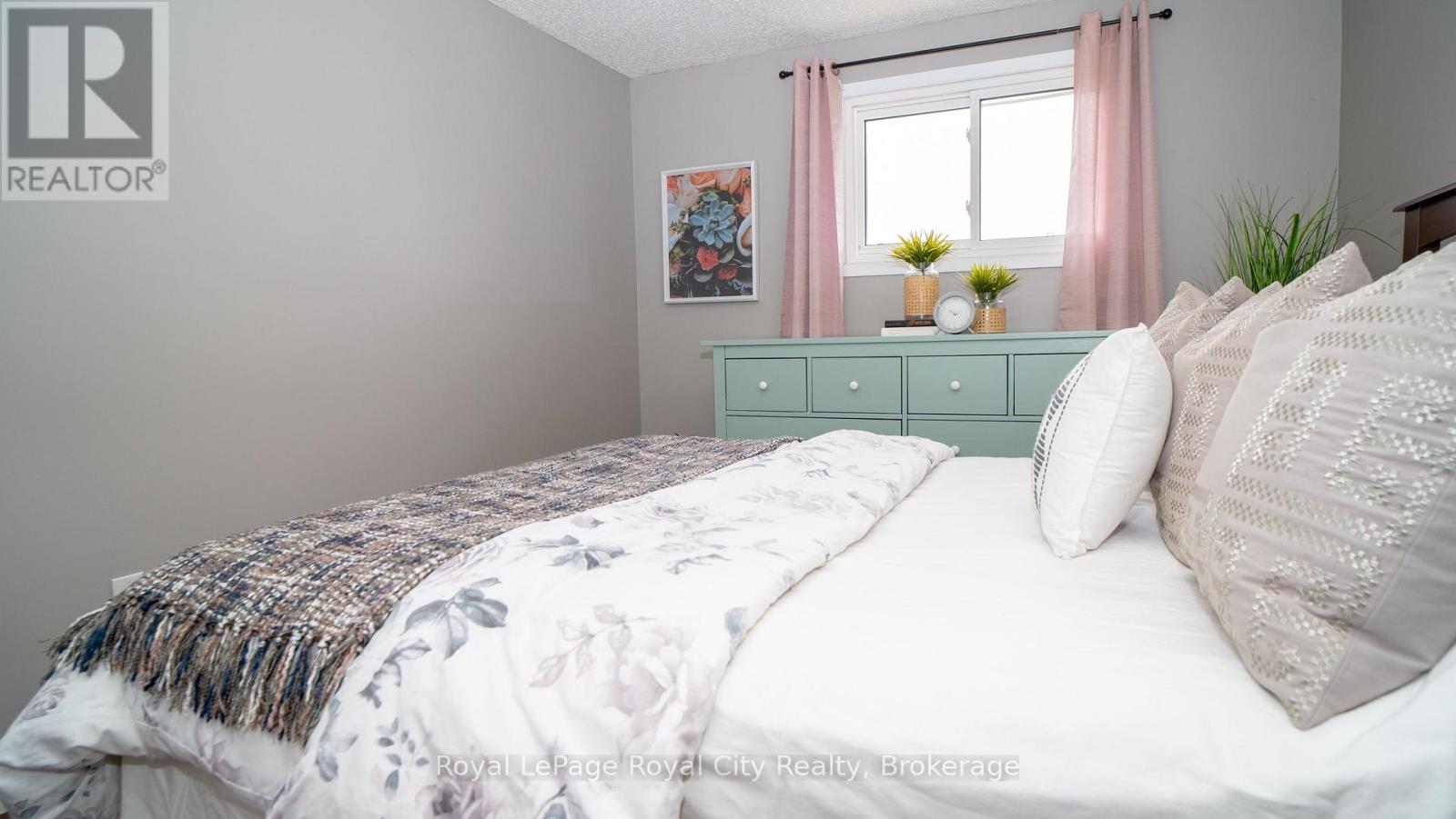300 Strathallan Street, Centre Wellington, Ontario  N1M 3L5 - Photo 15 - X12181804