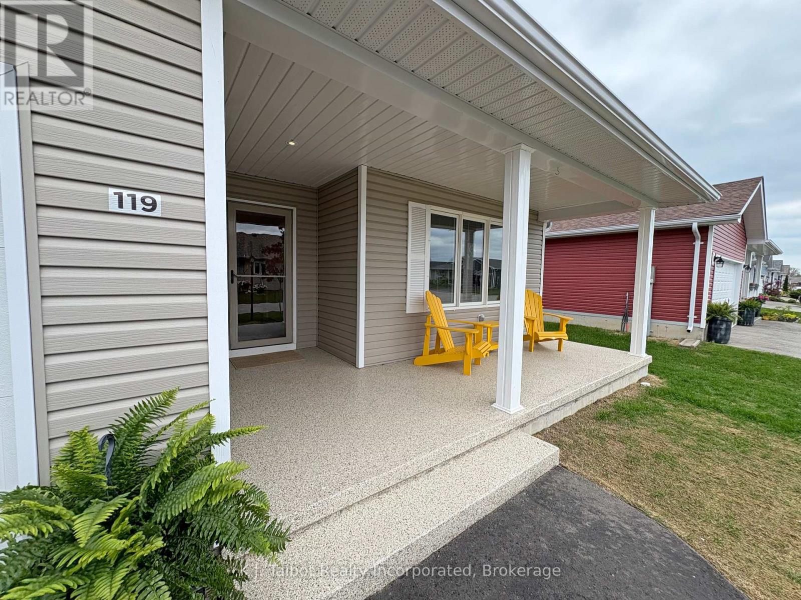 119 Lake Breeze Drive, Ashfield-Colborne-Wawanosh, Ontario  N7A 0C6 - Photo 2 - X12181850