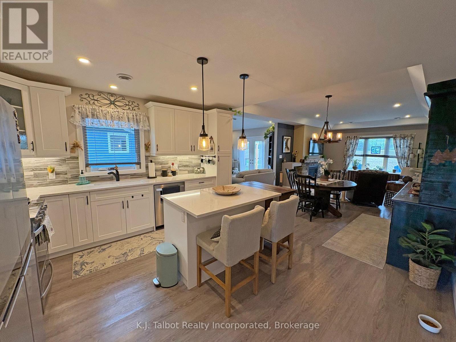 119 Lake Breeze Drive, Ashfield-Colborne-Wawanosh, Ontario  N7A 0C6 - Photo 6 - X12181850