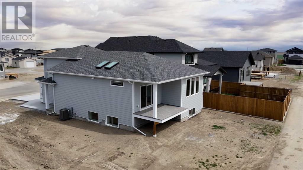 533 Riverhills Way W, Lethbridge, Alberta  T1K 8H7 - Photo 3 - A2199002